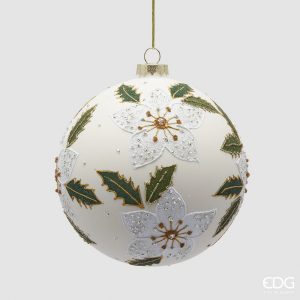 Bola de Natal bege com flor branca e folhas